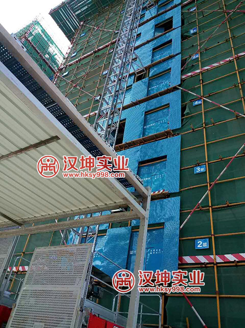 湖南丨沙坪建筑在汉坤实业采购大批施工电梯楼层安全防护门 专业厂家